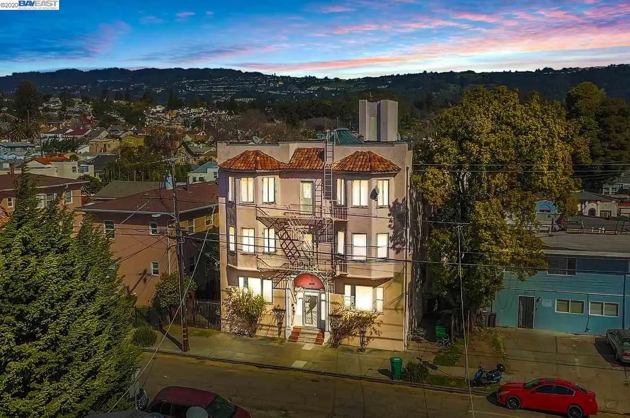 5800 Walnut St, Oakland — primary photograph